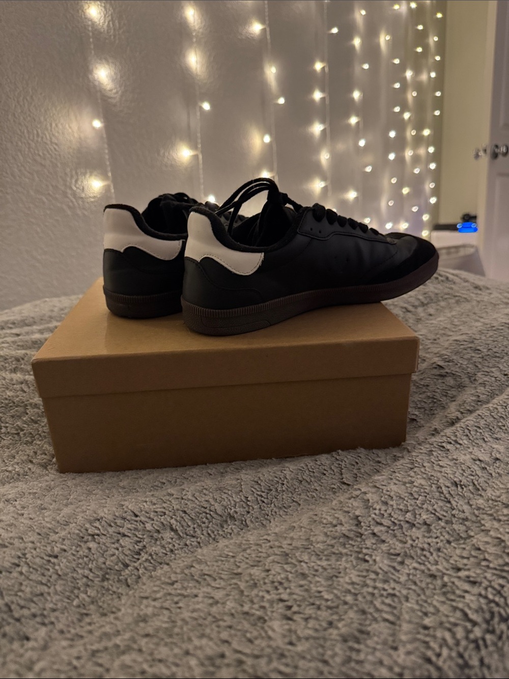 Woman’s Black & White Low-Top Sneakers